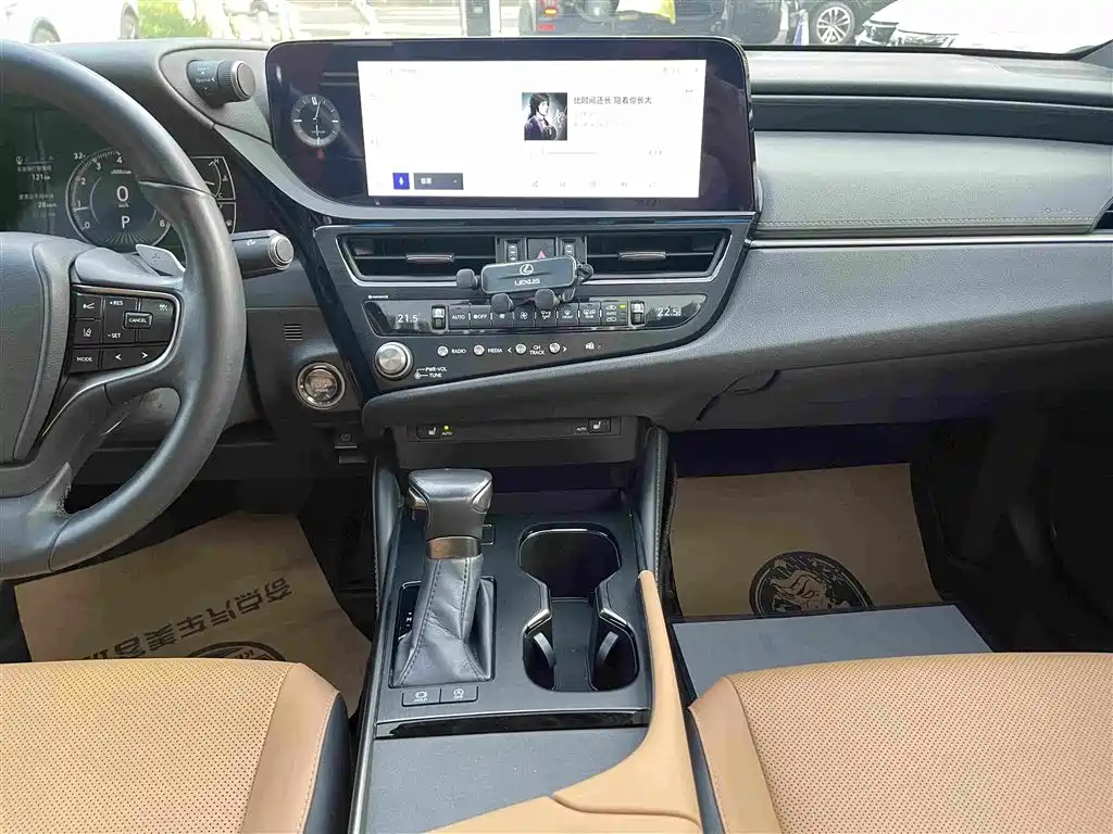 Lexus ES — миниатюра 15