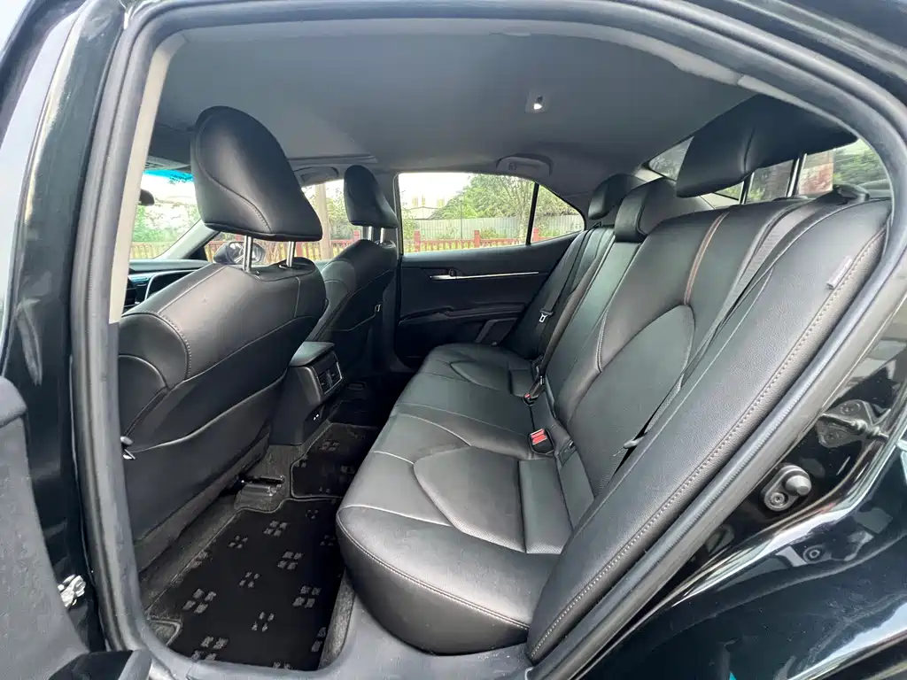 Toyota Camry — миниатюра 6