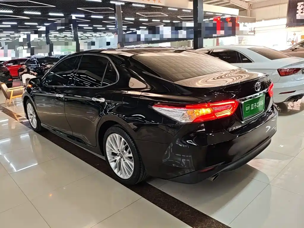 Toyota Camry — миниатюра 5