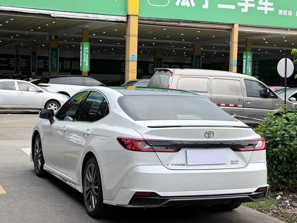 Toyota Camry — миниатюра 14