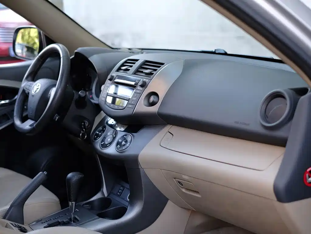 Toyota RAV4 — миниатюра 35