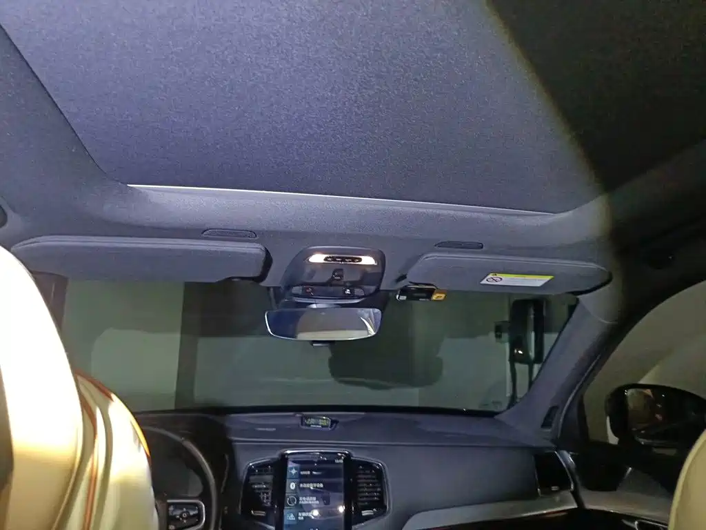 Volvo XC90 — миниатюра 9