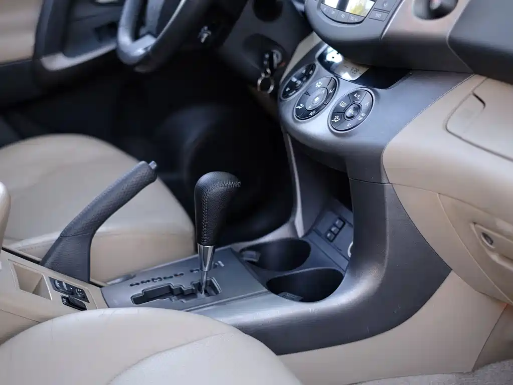Toyota RAV4 — миниатюра 37