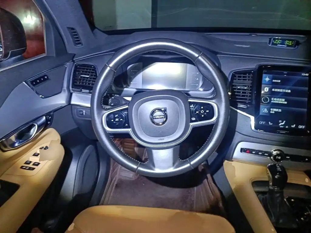 Volvo XC90 — миниатюра 3