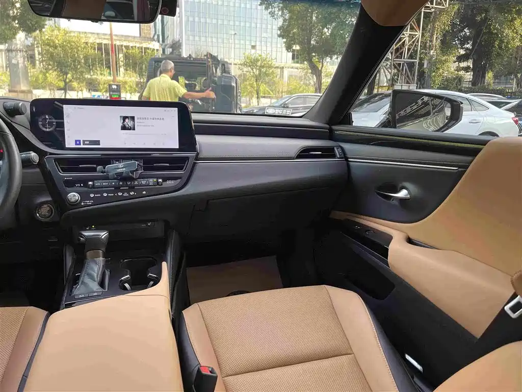 Lexus ES — миниатюра 16