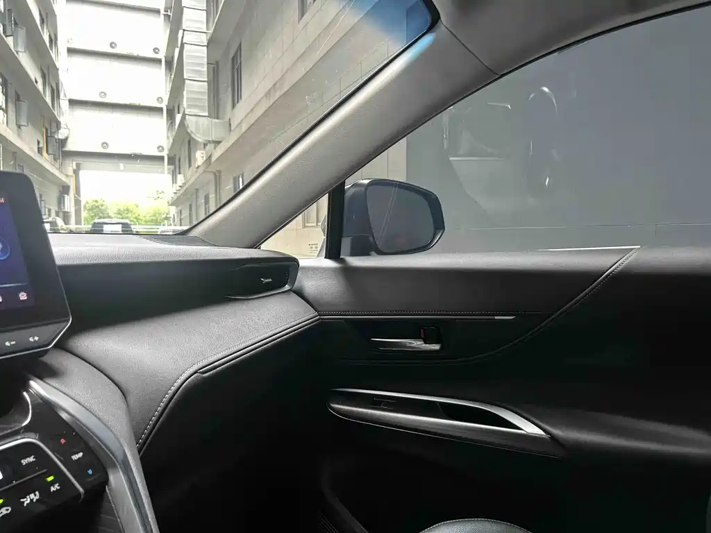 Toyota Harrier 2022 2.0L CVT Premium