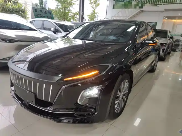 RED FLAG HONGQI E QM5 2023