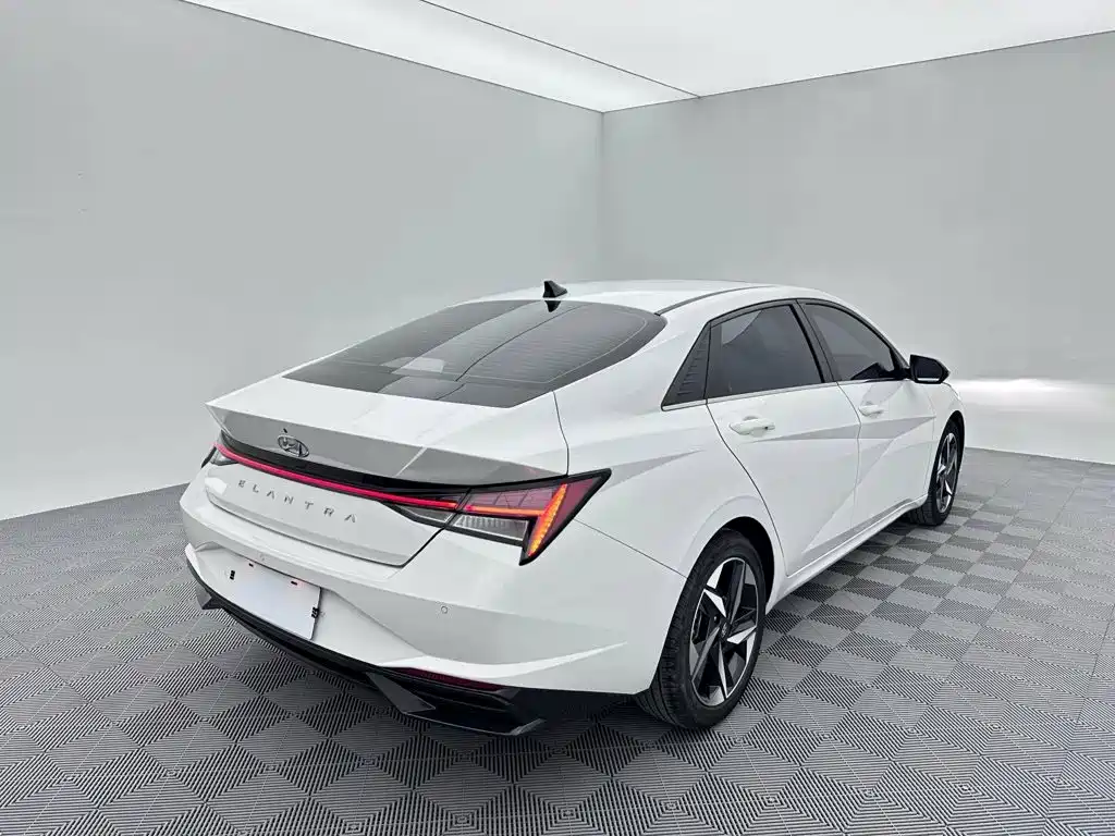 Hyundai Elantra — миниатюра 6