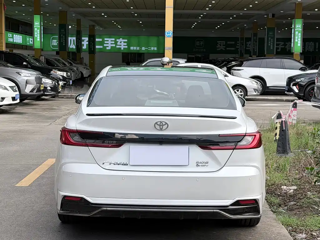 Toyota Camry — миниатюра 13