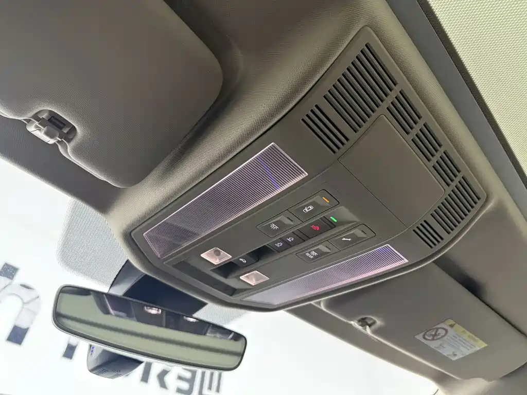 Volkswagen Touareg — миниатюра 13