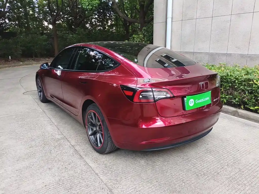 Tesla Model 3 — миниатюра 5