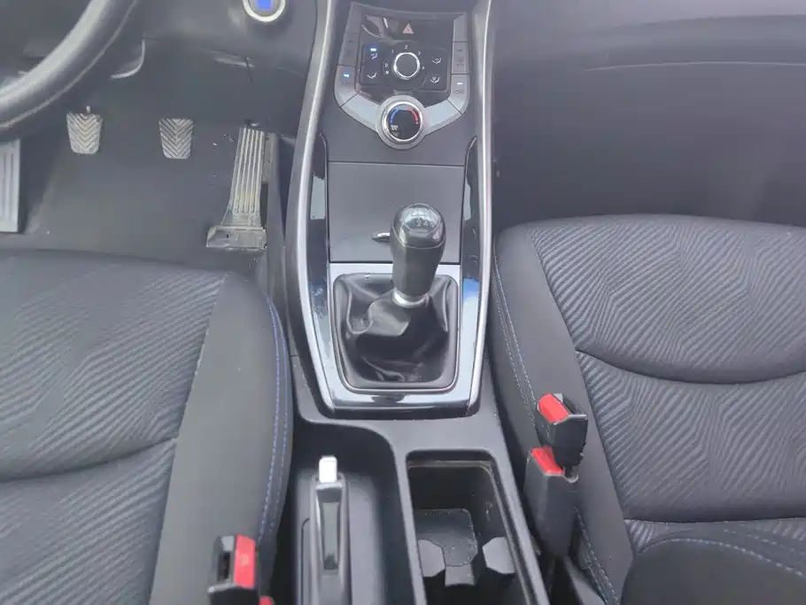 Hyundai Elantra Langdong — миниатюра 16