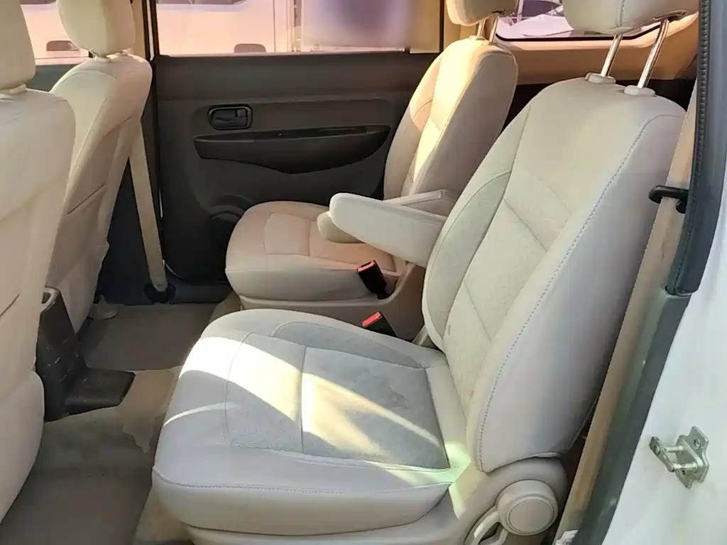 Wuling Hongguang — миниатюра 17