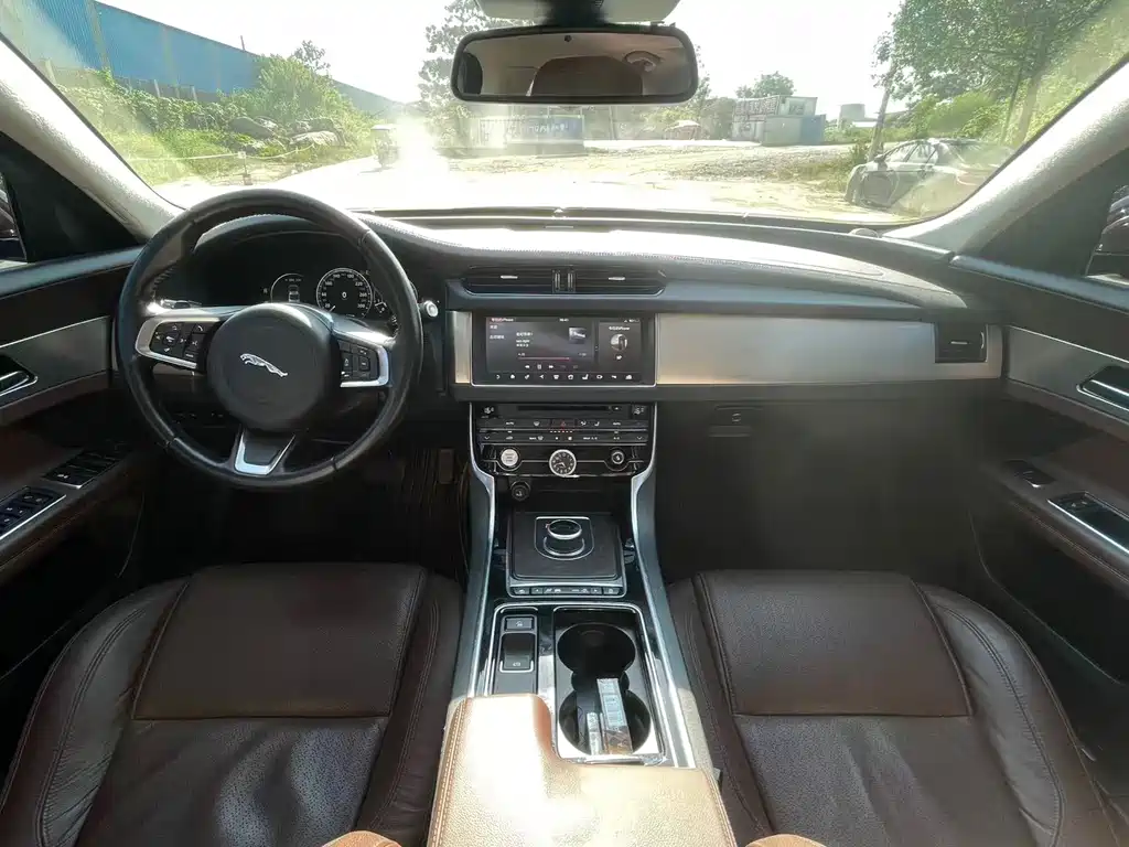 Jaguar XFL XFL 2.0T 250PS Premium Edition, фото 5