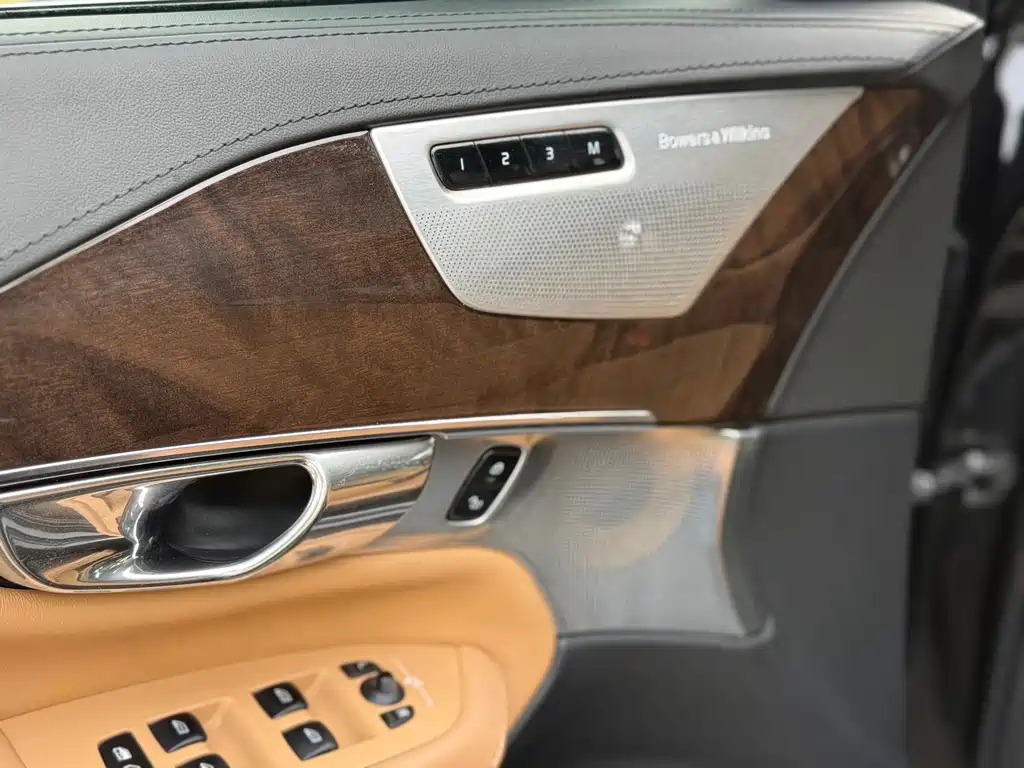 Volvo XC90 — миниатюра 9
