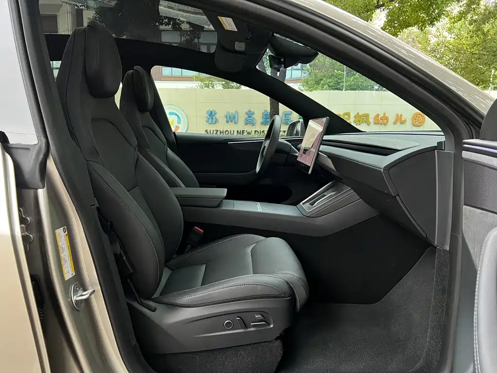 Tesla Model Y L — миниатюра 10