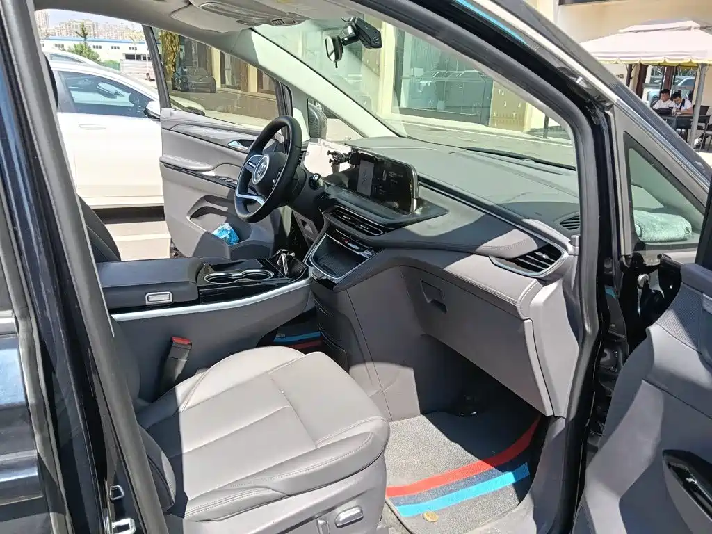Buick GL8 Hybrid — миниатюра 11