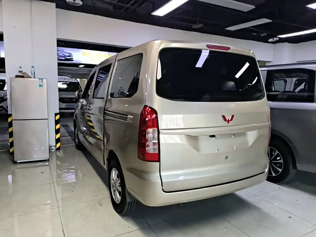 Wuling Hongguang V — миниатюра 5