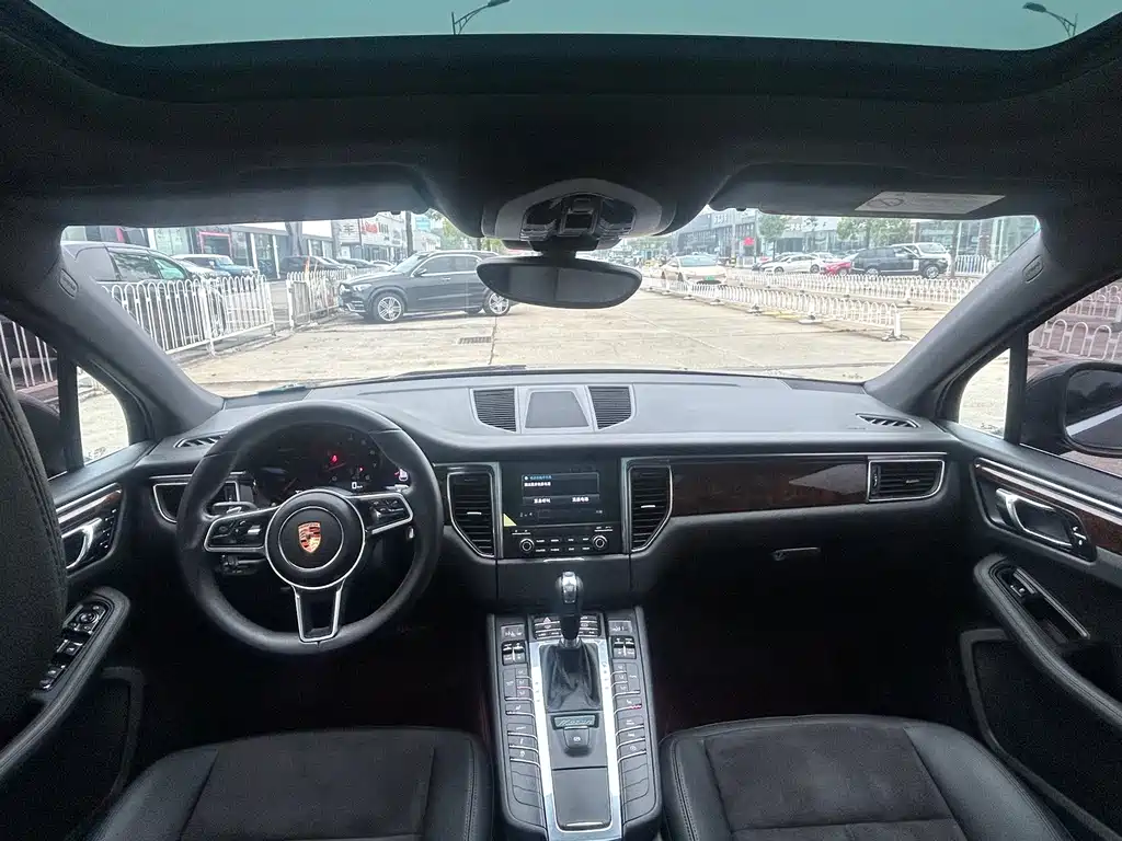 Porsche Macan — миниатюра 5