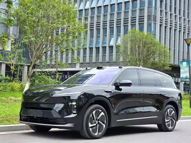 2025 Nio ES8
