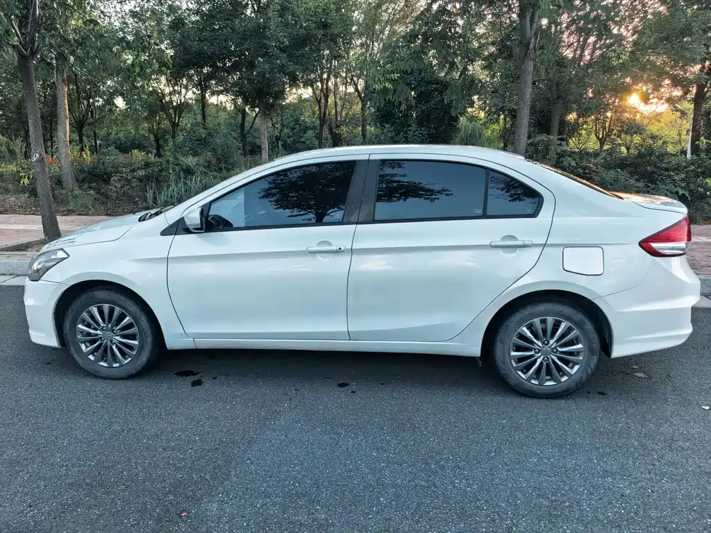 Suzuki Alivio — миниатюра 5