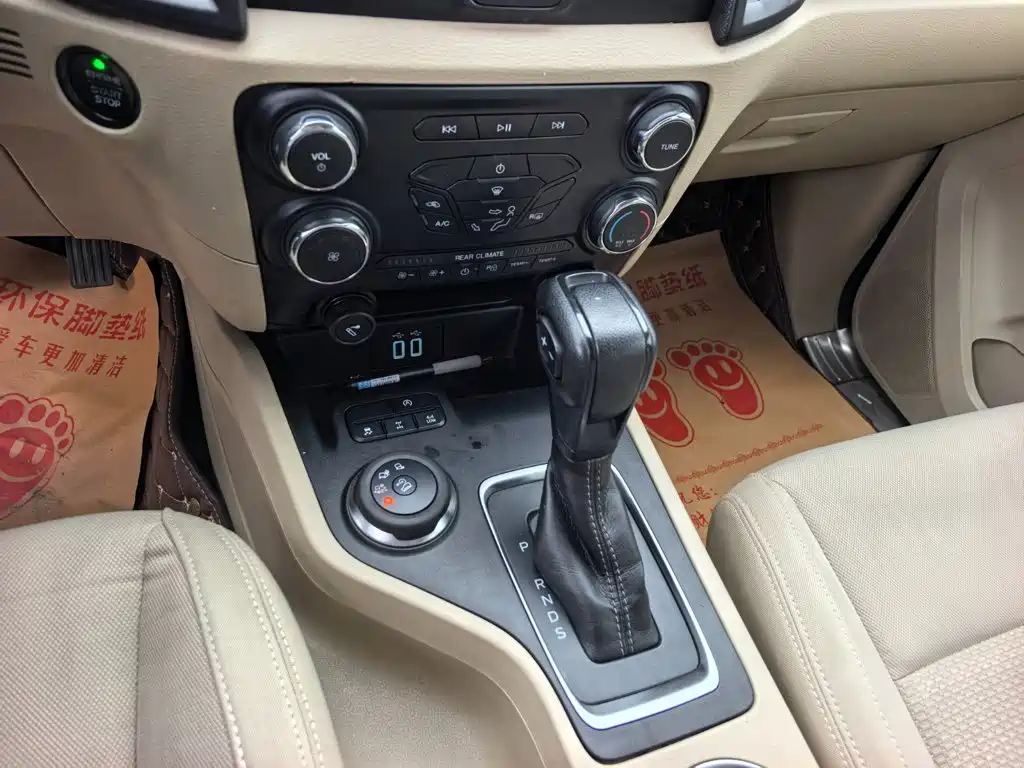 Ford Everest — миниатюра 15