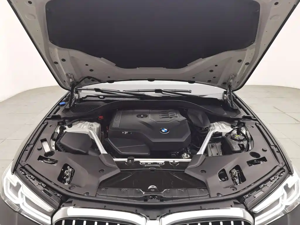 BMW 5 Series — миниатюра 6