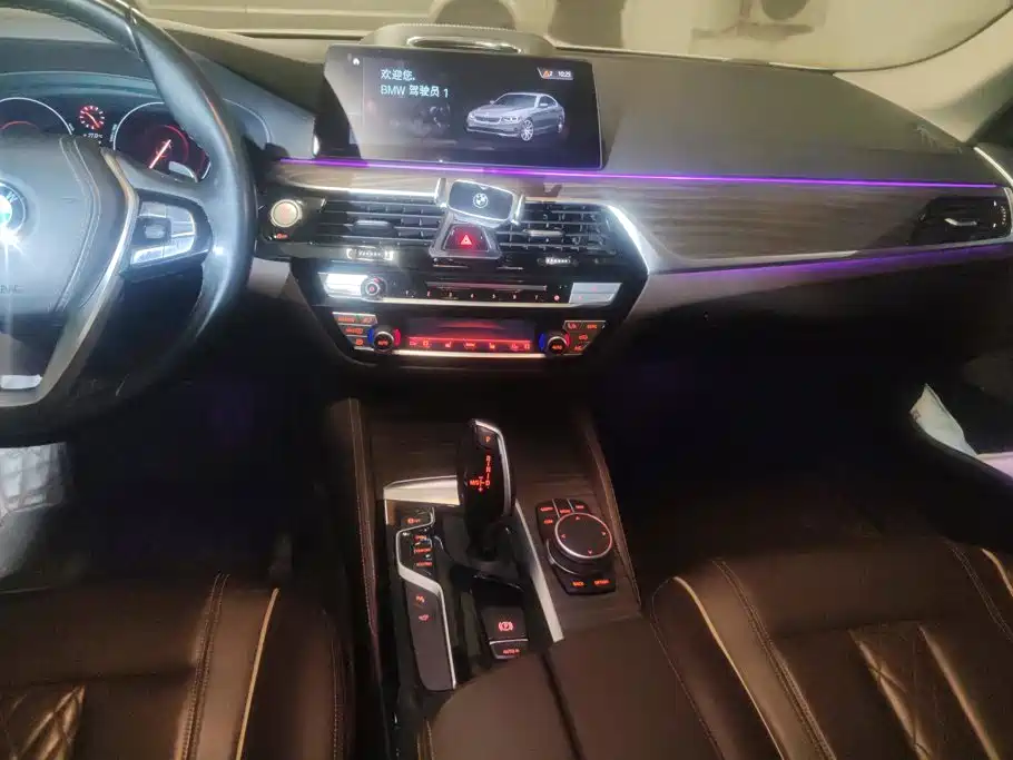 BMW 5 Series — миниатюра 13