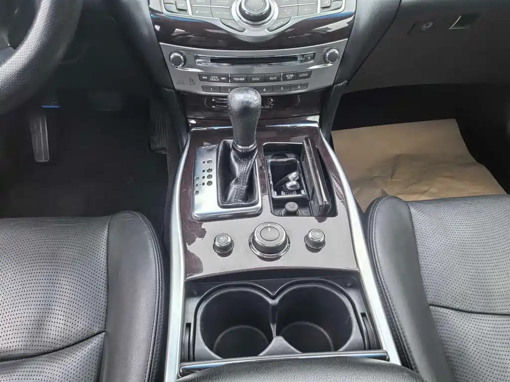 Infiniti M — миниатюра 10