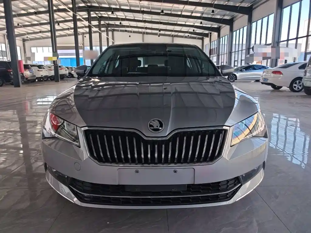 Skoda Superb — миниатюра 3