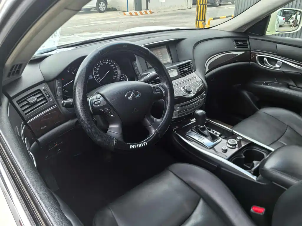 Infiniti M — миниатюра 8