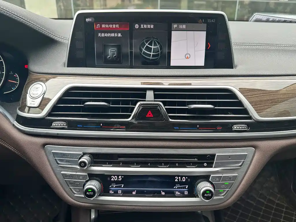 BMW 7 Series — миниатюра 15