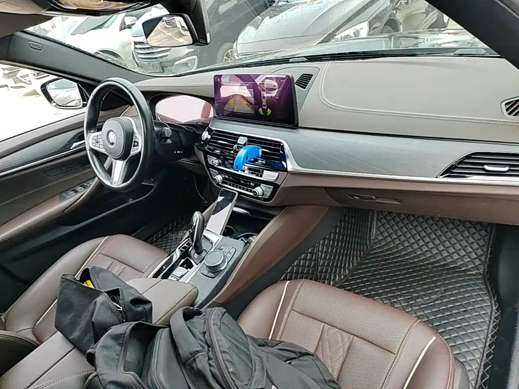 BMW 5 Series — миниатюра 10