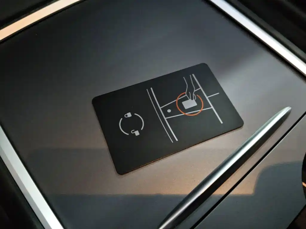 Tesla Model Y — миниатюра 9