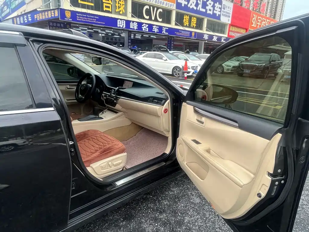 Lexus ES 2013 300h Luxury