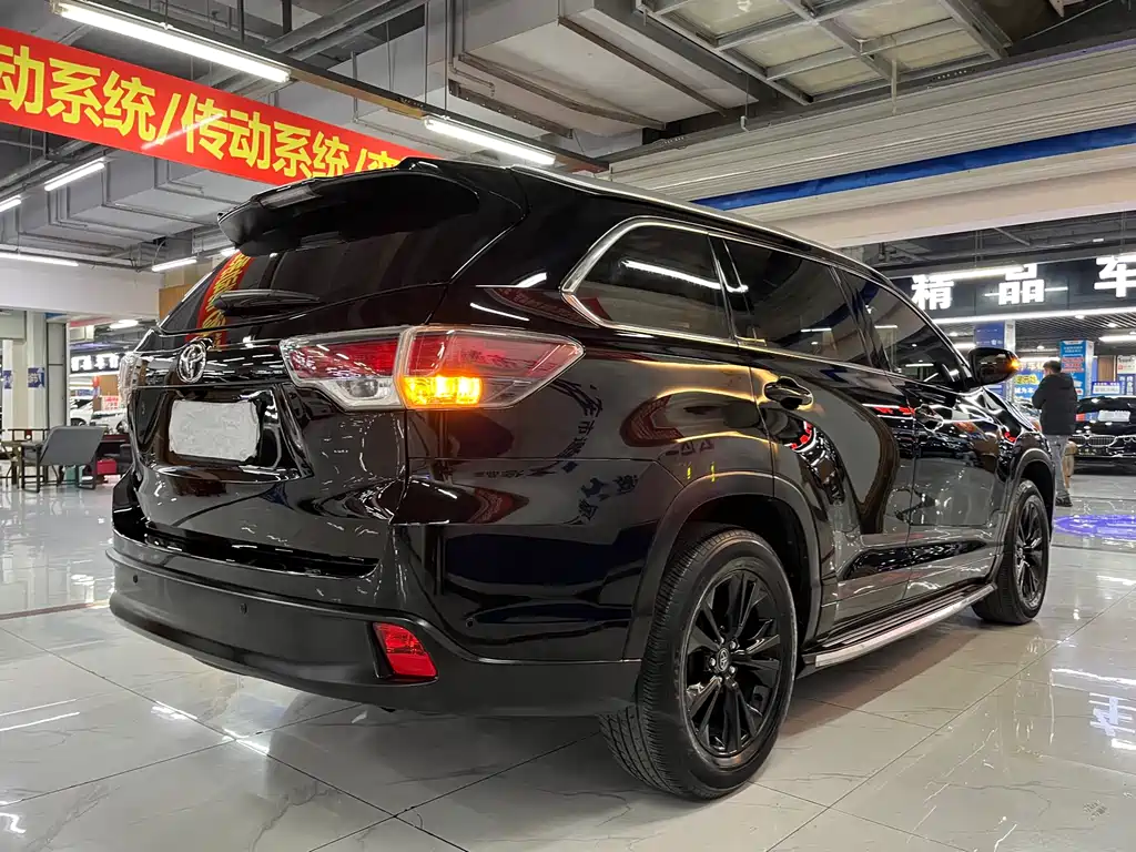 TOYOTA HIGHLANDER
