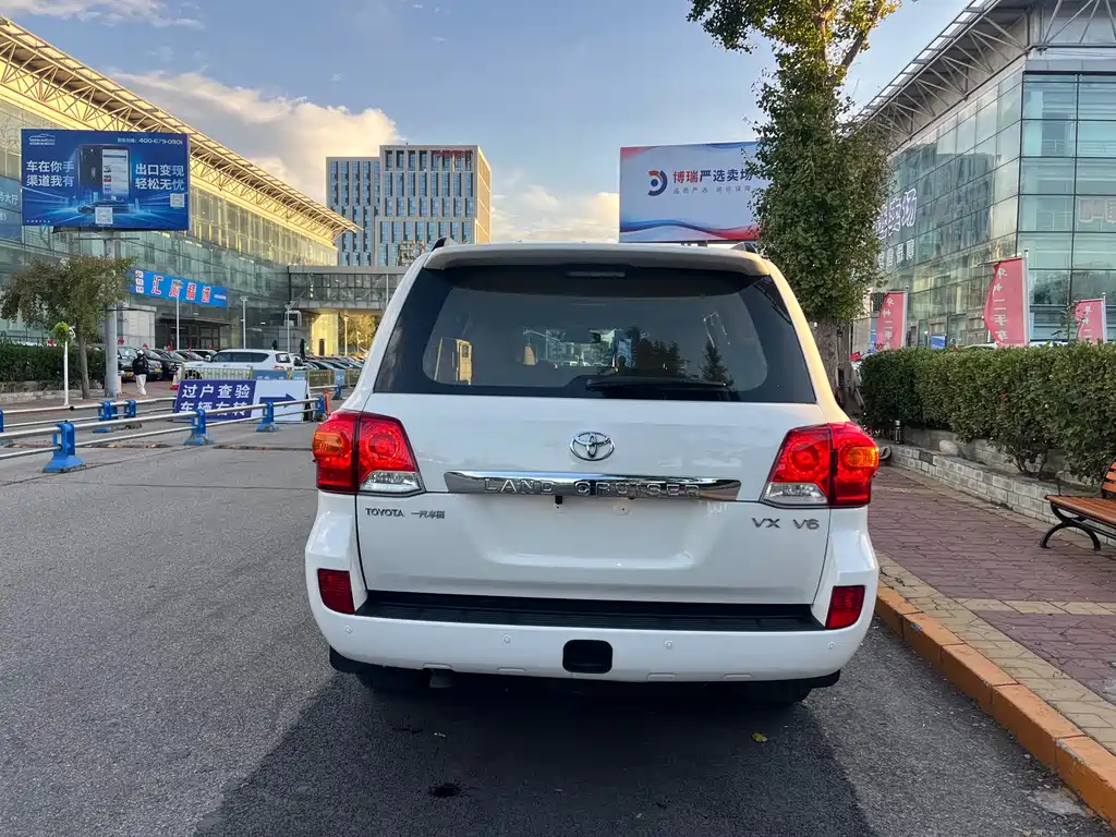 Toyota Land Cruiser 2012 4.0L AT VX