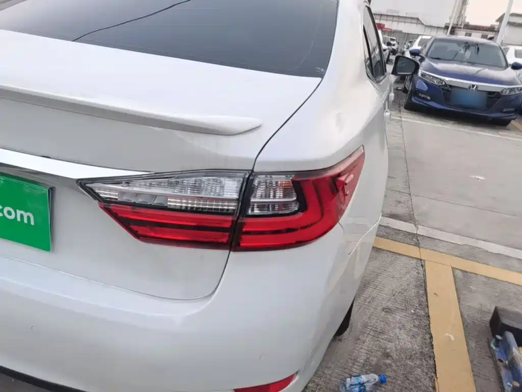 Lexus ES — миниатюра 8