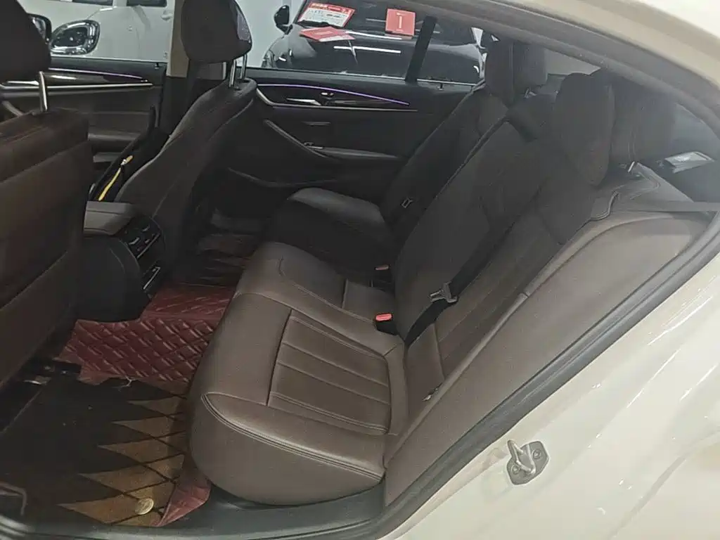 BMW 5 Series — миниатюра 17