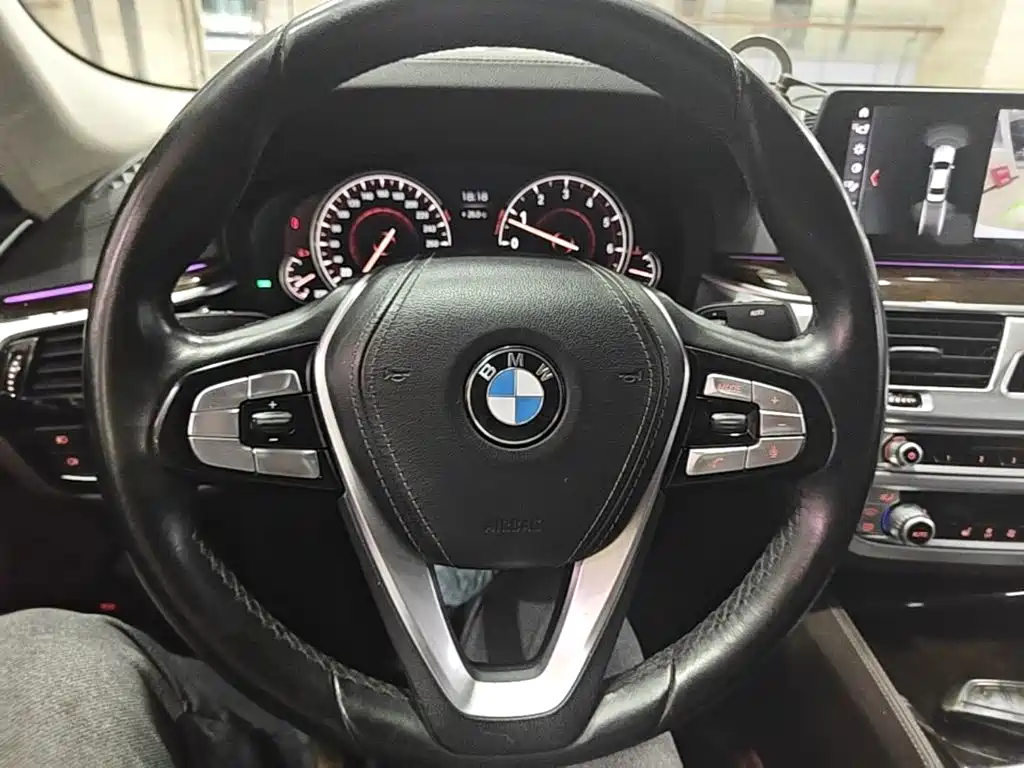 BMW 5 Series — миниатюра 11