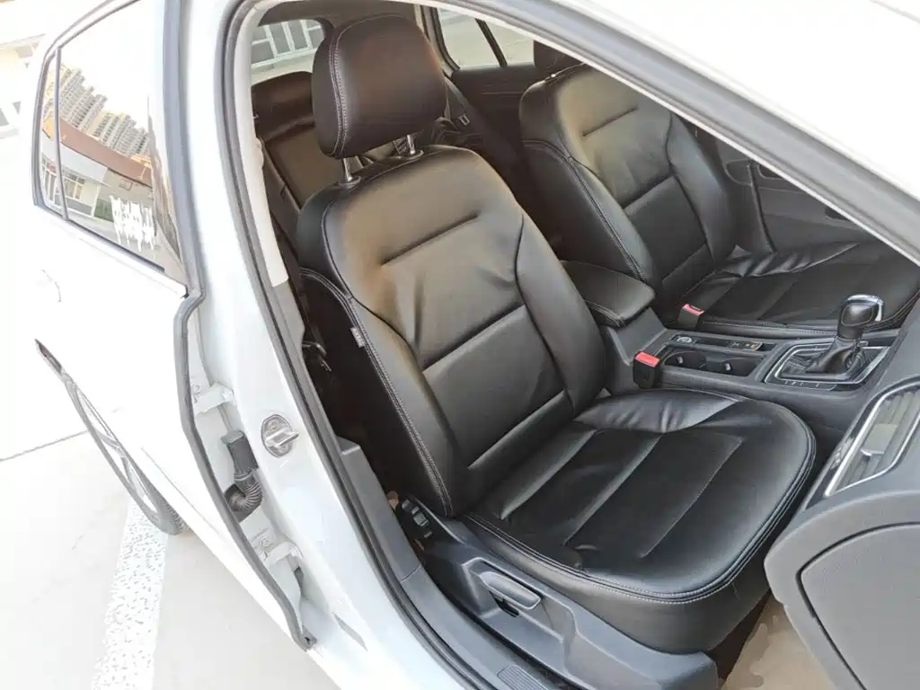 Volkswagen Golf — миниатюра 25
