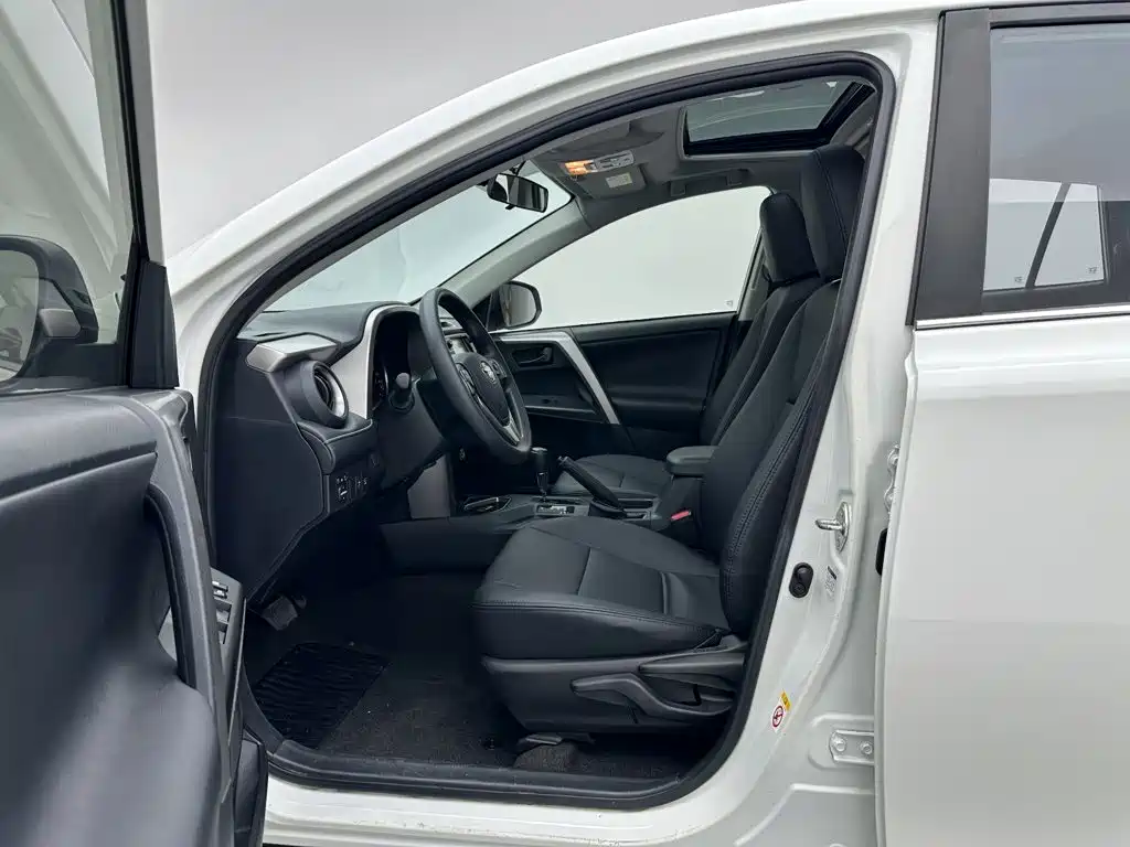 Toyota RAV4 — миниатюра 9