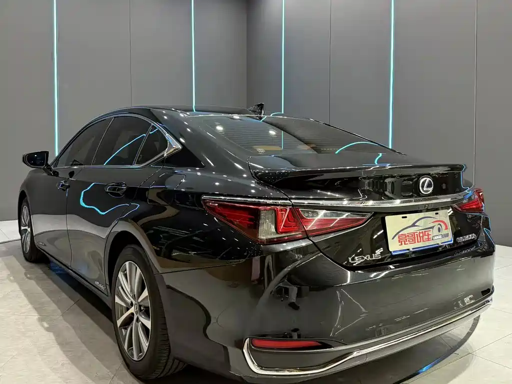 Lexus ES — миниатюра 6