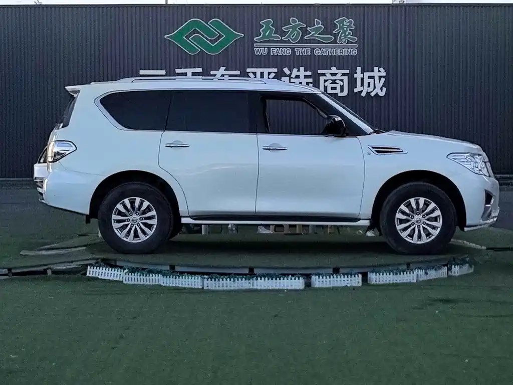 Nissan Patrol — миниатюра 4