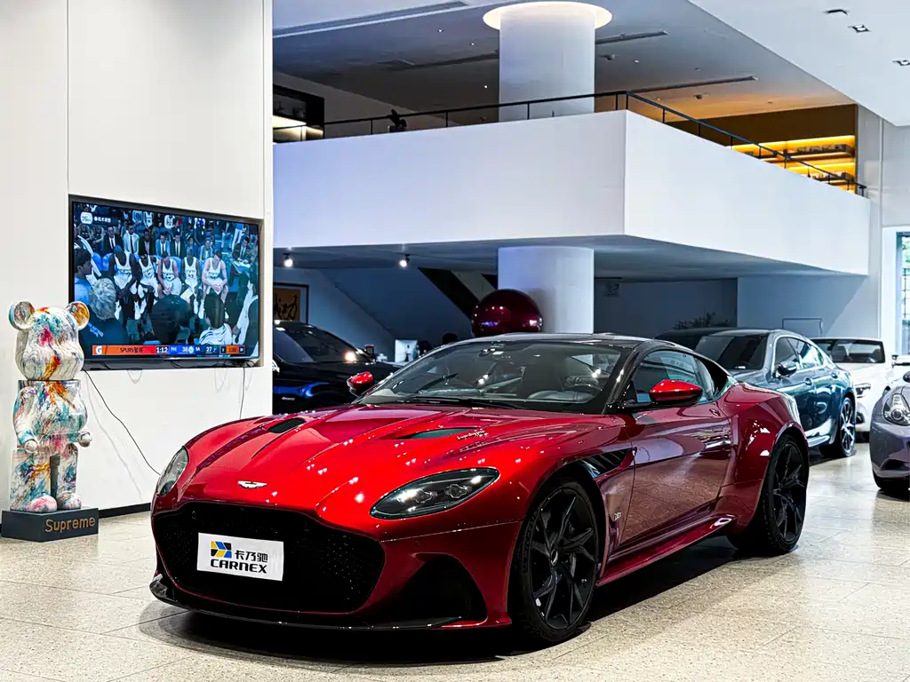 Aston Martin DBS 2019