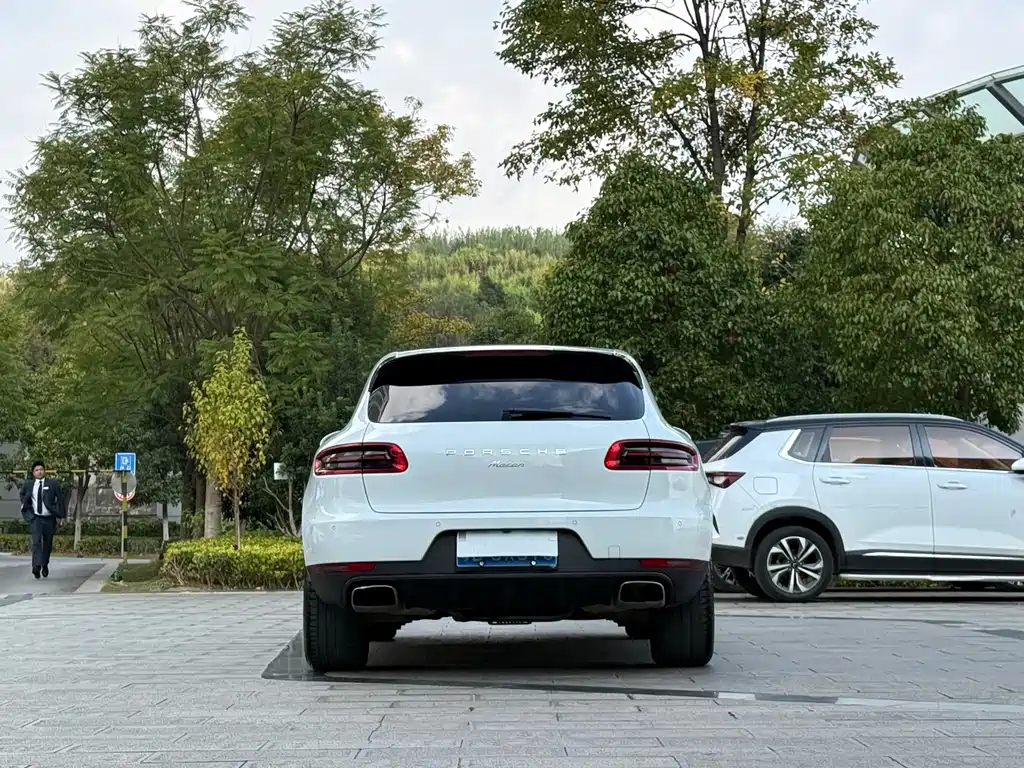 Porsche Macan — миниатюра 8