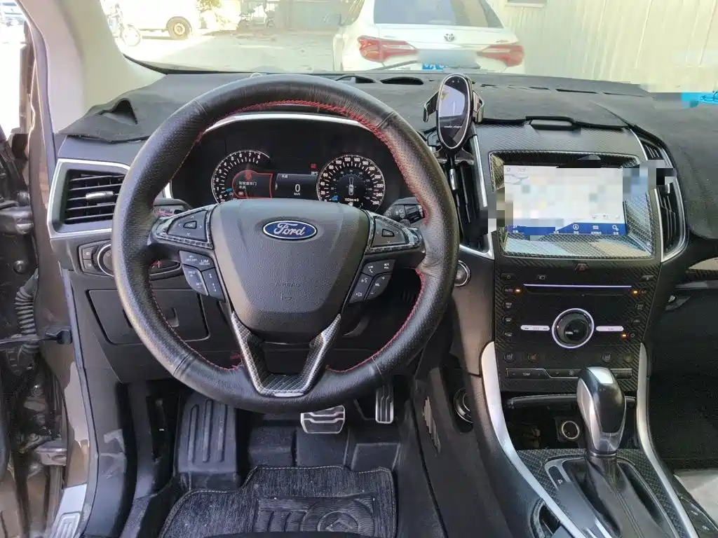 Ford Edge — миниатюра 11