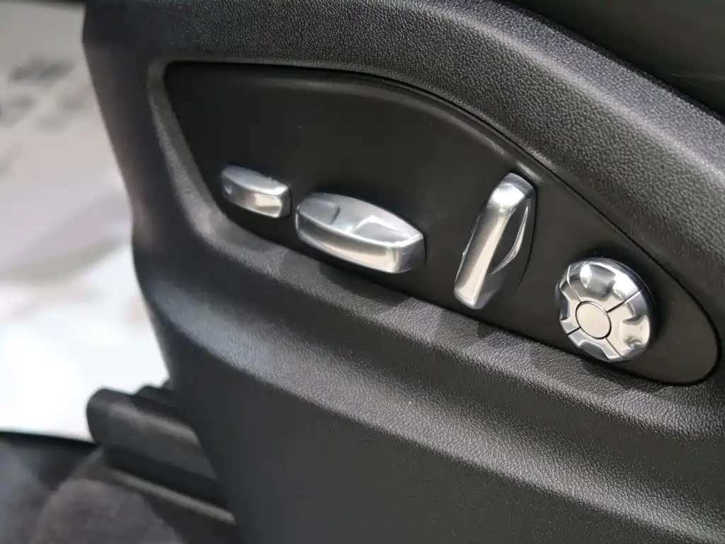 Porsche Cayenne — миниатюра 12