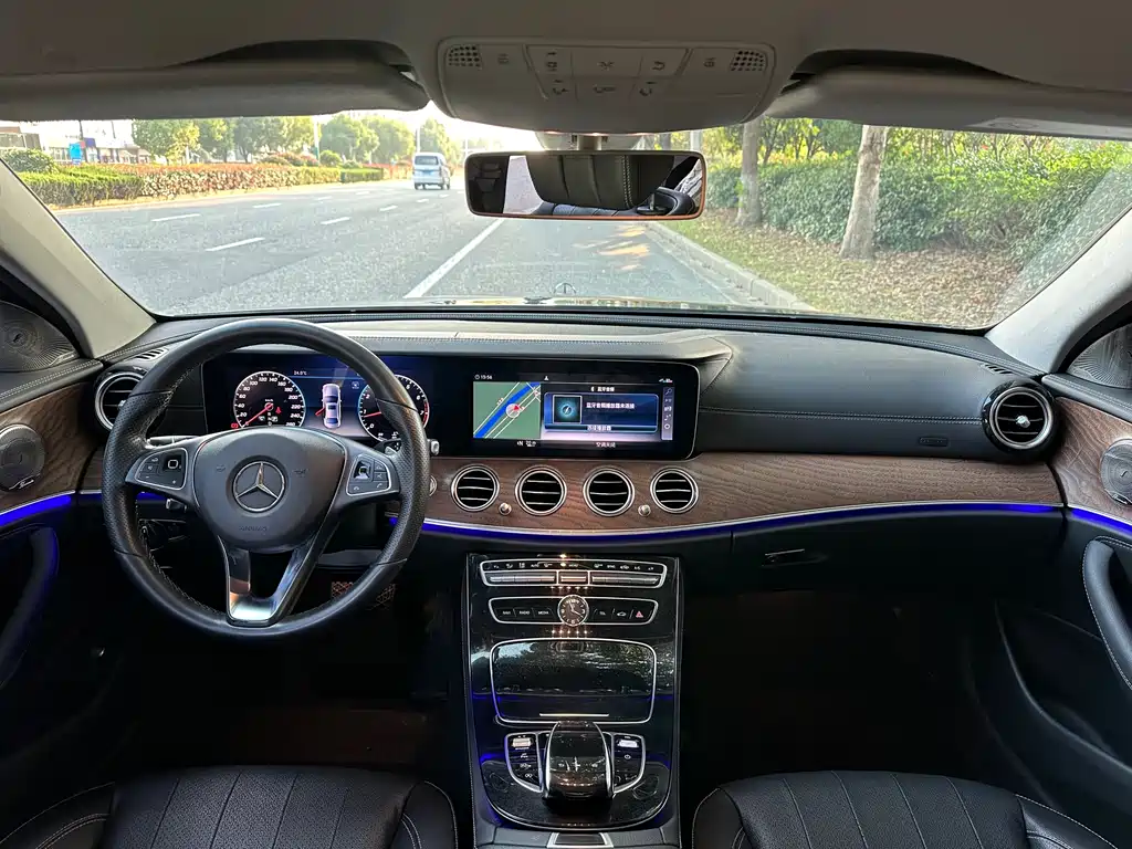 Mercedes-Benz E-Class — миниатюра 7