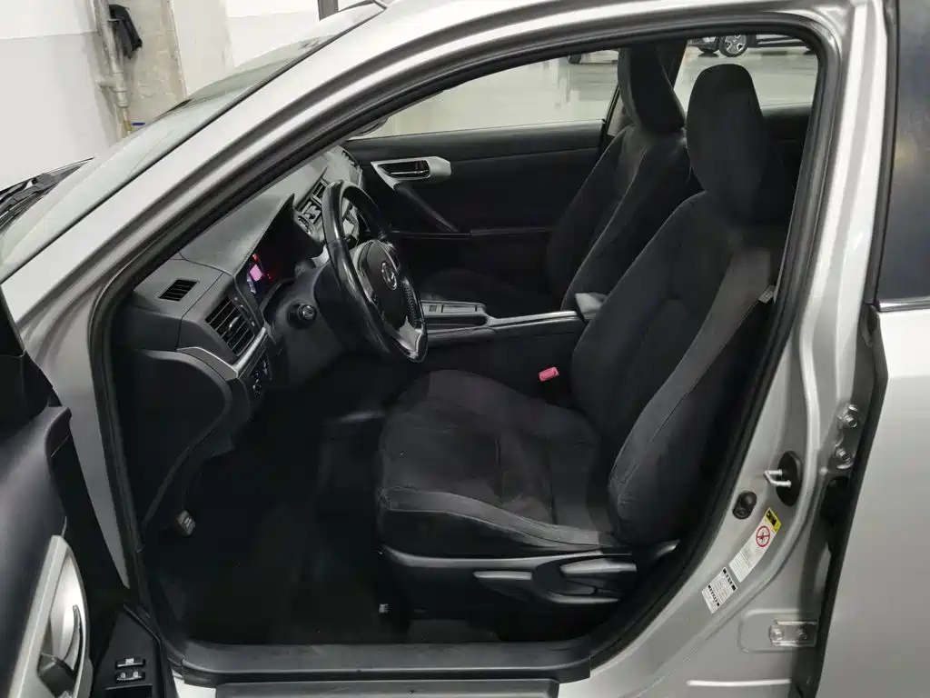 Lexus CT — миниатюра 10